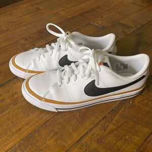 Nike shoes boy size 7Y